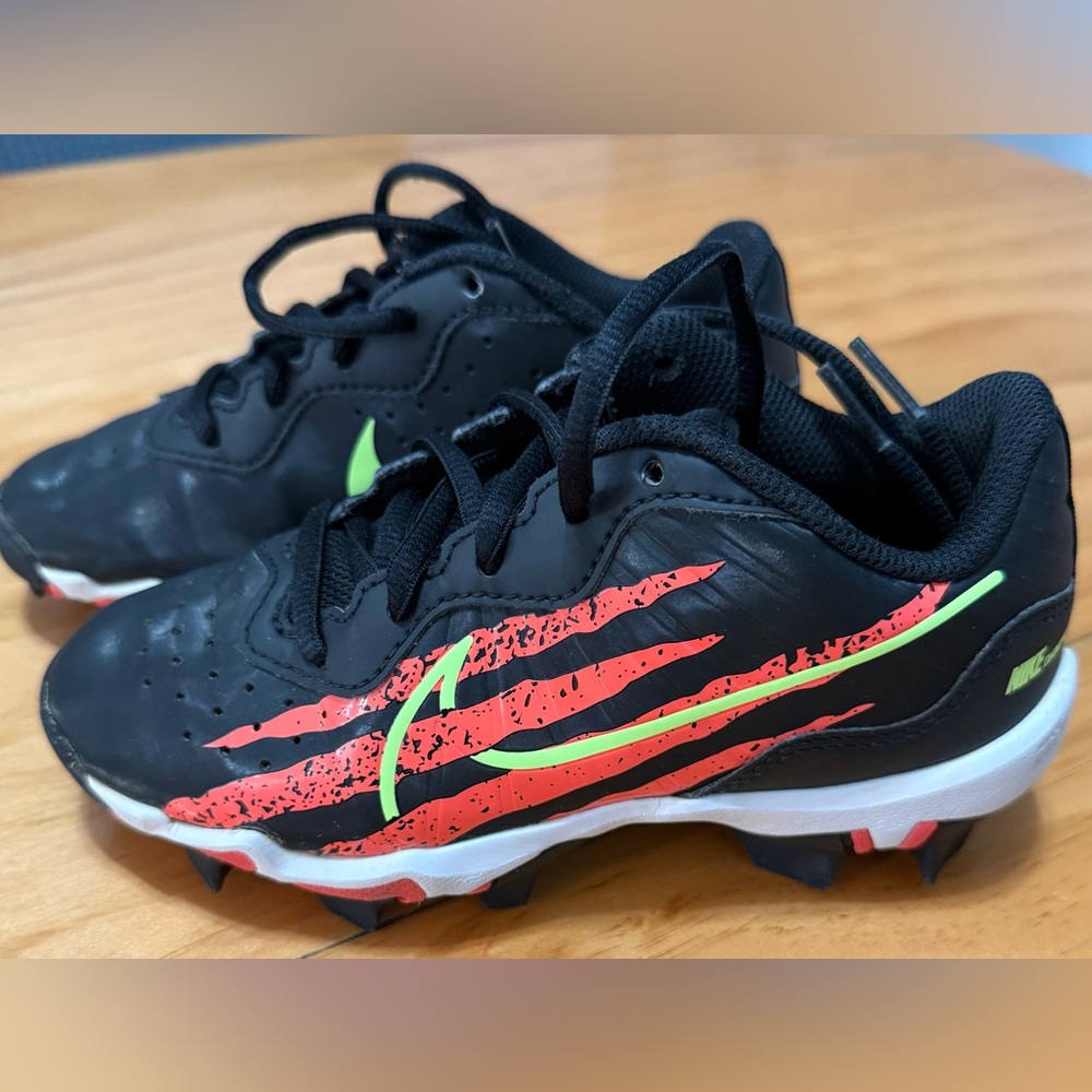 Nike Kids Black and Neon Red Baseball Cleats